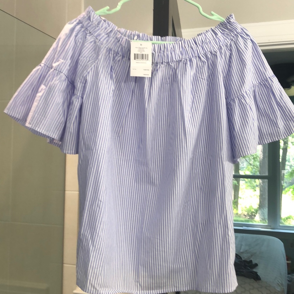 Stripe off the shoulder too